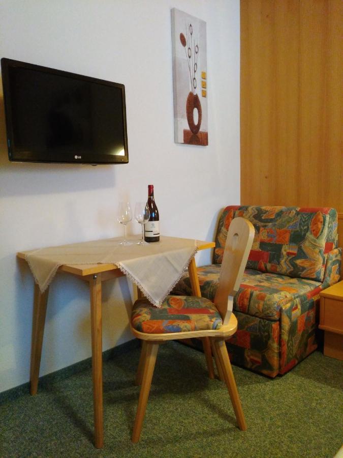 イェルツェンス Haus Edelweiss Bed & Breakfast エクステリア 写真